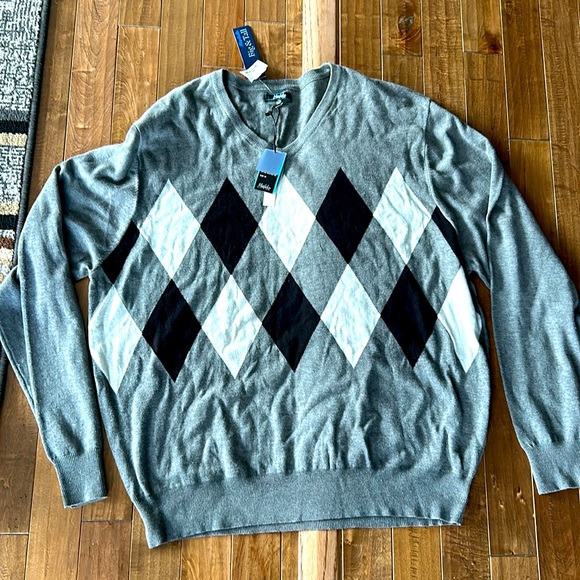 Men Sweater - Picture 1 of 4